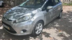 Cinza Usado 2010 Ford Fiesta Titanium Citadino | € 4.900 (Preço justo)