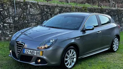 Cinzento Usado 2012 Alfa Romeo Giulietta Citadino | € 7.000 (Preço justo)