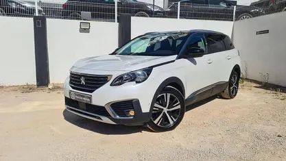 Branco Usado 2018 Peugeot 5008 Allure Monovolume | € 21.000 (Preço justo)