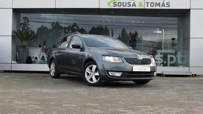 Usado Skoda Octavia 110 HP (80 kW) 2016 Cinzento Carrinha