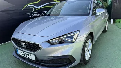 Cinzento Usado 2022 Seat Leon Style | € 17.950 (Preço justo)