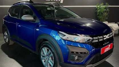Azul Usado 2023 Dacia Sandero Comfort SUV | € 16.990 (Preço justo)