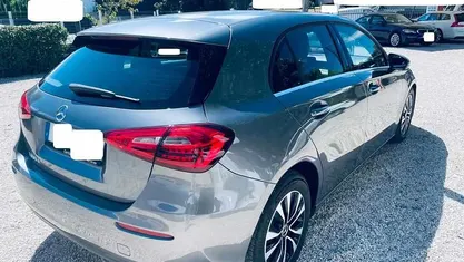 Usado Mercedes A180 109 HP (80 kW) 2020 Cinzento Citadino