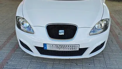 Usado Seat Leon 105 HP (77 kW) 2010 Branco Sedan