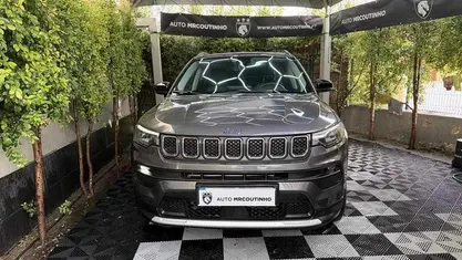 Cinzento Usado 2023 Jeep Compass Limited SUV | € 25.000 (Bom preço)