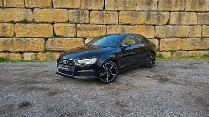 Usado Audi A3 116 HP (85 kW) 2018 Preto Sedan