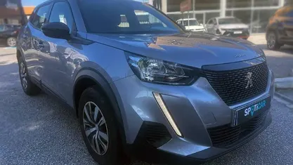 Cinzento Usado 2023 Peugeot 2008 Active SUV | € 17.950 (Bom preço)