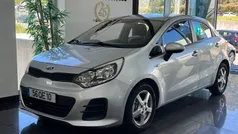 Cinza Usado 2015 Kia Rio Citadino | € 9.999 (Bom preço)