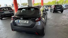 Cinza Usado 2022 Toyota Yaris Hybrid Comfort | € 19.750 (Preço justo)