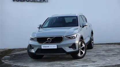 Cinza Usado 2025 Volvo XC40 Core SUV | € 38.700 (Preço justo)