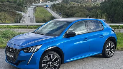 Usado Peugeot 208 GT 101 HP (74 kW) 2022 Azul Citadino