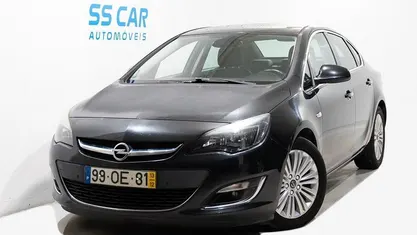 Usado Opel Astra Executive 130 HP (95 kW) 2013 Sedan