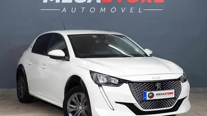 Branco Usado 2021 Peugeot e-208 Allure Citadino | € 16.350 (Preço justo)