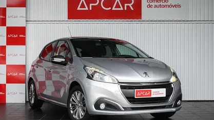 Cinza Usado 2018 Peugeot 208 Style Citadino | € 9.990 (Preço justo)