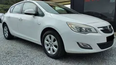Branco Usado 2015 Opel Astra Selection Citadino | € 8.950 (Bom preço)
