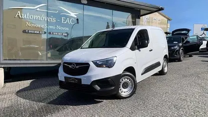 Usado Opel Combo Enjoy 102 HP (75 kW) 2022 Branco Monovolume