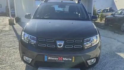 Cinza Usado 2018 Dacia Sandero Comfort SUV | € 12.750 (Bom preço)