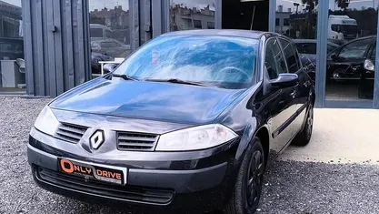 Usado Renault Mégane II 101 HP (74 kW) 2004 Preto
