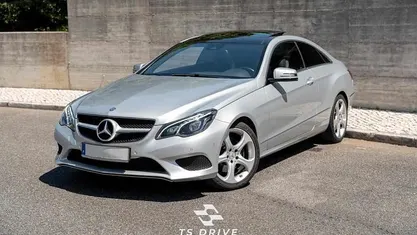 Cinzento Usado 2015 Mercedes E220 Coupé | € 24.950 (Preço justo)