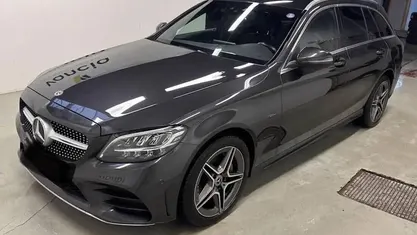 Cinzento Usado 2021 Mercedes C300 | € 31.990 (Preço justo)