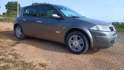 Cinzento Usado 2005 Renault Mégane II Dynamique Citadino | € 3.950 (Preço justo)