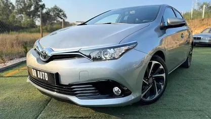 Cinzento Usado 2015 Toyota Auris Citadino | € 13.500 (Preço justo)