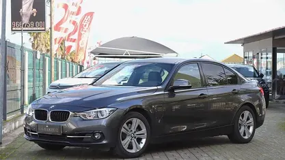 Cinzento Usado 2018 BMW 330e Sedan | € 20.990 (Preço justo)