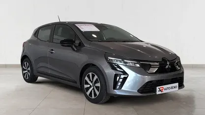 Cinzento Usado 2024 Mitsubishi Colt Sedan | € 15.900 (Preço justo)