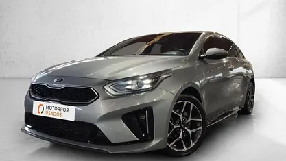 Usado Kia ProCeed 120 HP (88 kW) 2021 Cinzento Carrinha