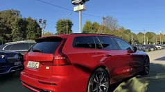 Vermelho Usado 2021 Volvo V60 R-Design Carrinha | € 35.750 (Preço justo)