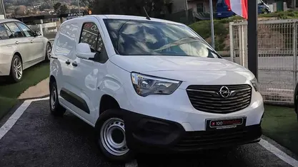 Branco Usado 2020 Opel Combo Monovolume | € 13.900 (Preço justo)