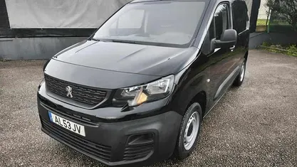 Usado Peugeot Partner 102 HP (75 kW) 2021 Preto Monovolume