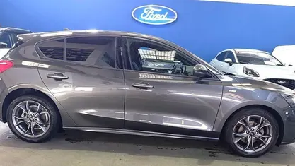 Cinza Usado 2021 Ford Focus ST-Line | € 18.900 (Preço justo)