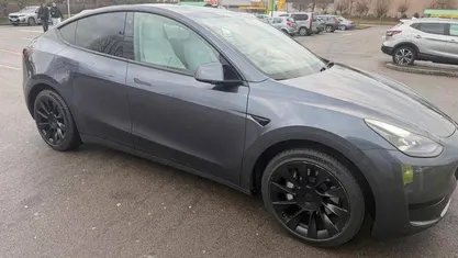 Cinzento Usado 2023 Tesla Model Y SUV | € 31.900 (Preço justo)