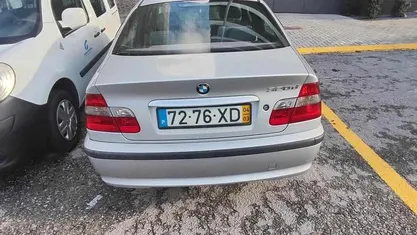 Cinzento Usado 2004 BMW 320 Sedan | € 4.000 (Preço justo)