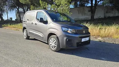 Usado Peugeot Partner 130 HP (95 kW) 2021 Cinzento Monovolume