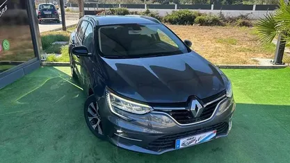 Usado Renault Mégane IV 115 HP (84 kW) 2022 Cinzento Carrinha