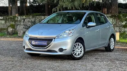 Cinzento Usado 2014 Peugeot 208 Citadino | € 8.490 (Preço justo)