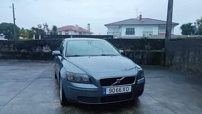 Cinzento Usado 2004 Volvo S40 Sedan | € 4.450 (Preço justo)
