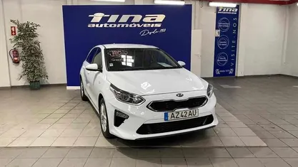 Branco Usado 2021 Kia Ceed Citadino | € 14.800 (Preço justo)