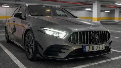 Cinzento Usado 2021 Mercedes A180 Citadino | € 25.950 (Bom preço)