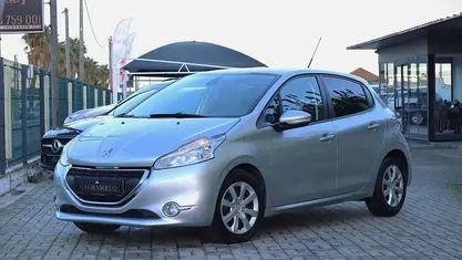 Cinzento Usado 2014 Peugeot 208 Citadino | € 8.990 (Preço justo)