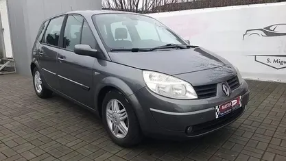Cinzento Usado 2004 Renault Scénic II Luxe Monovolume | € 3.780 (Preço justo)