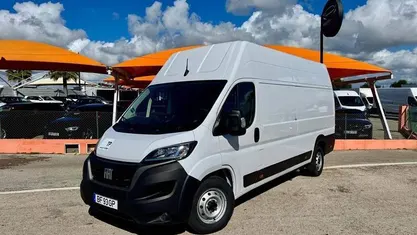 Branco Usado 2023 Fiat Ducato Van | € 26.950 (Preço justo)