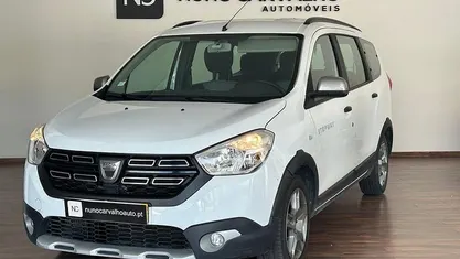 Branco Usado 2018 Dacia Lodgy Stepway Monovolume | € 10.950 (Preço justo)