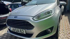 Cinzento Usado 2015 Ford Fiesta Citadino | € 8.750 (Preço justo)