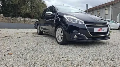 Usado 2017 Peugeot 208 Style Citadino | € 8.900 (Preço justo)