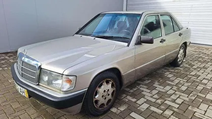 Usado Mercedes 190 107 HP (78 kW) 1992 Cinzento Sedan