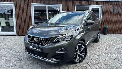 Cinzento Usado 2019 Peugeot 3008 Allure SUV | € 20.990 (Preço justo)