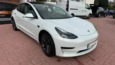 Branco Usado 2023 Tesla Model 3 Standard Range Plus Sedan | € 30.750 (Preço justo)